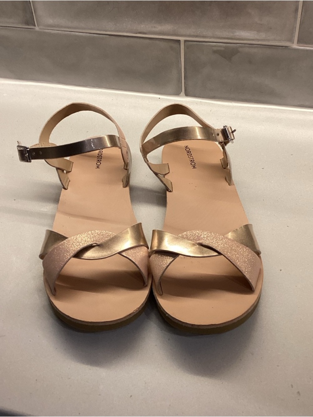 Nordstrom Girls metallic flat sandals w adjustable ankle strap Size 5